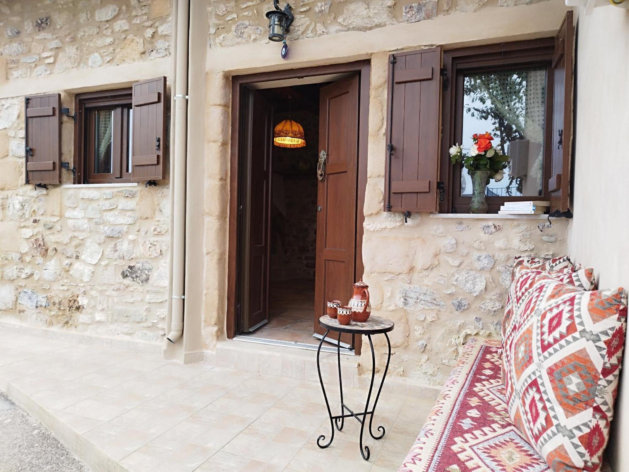 Thelya - Stone House Apollona