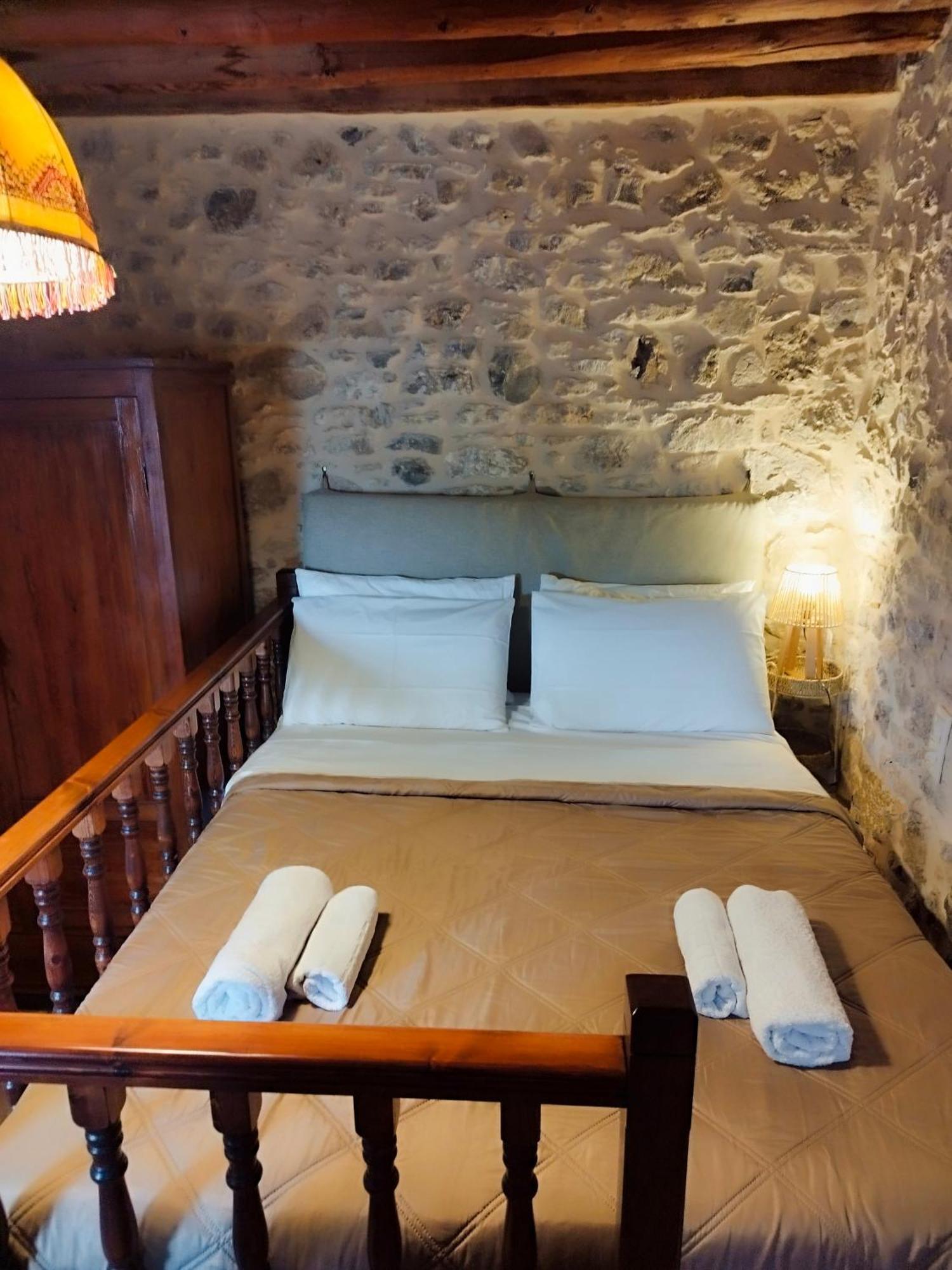 Thelya - Stone House * Apollona