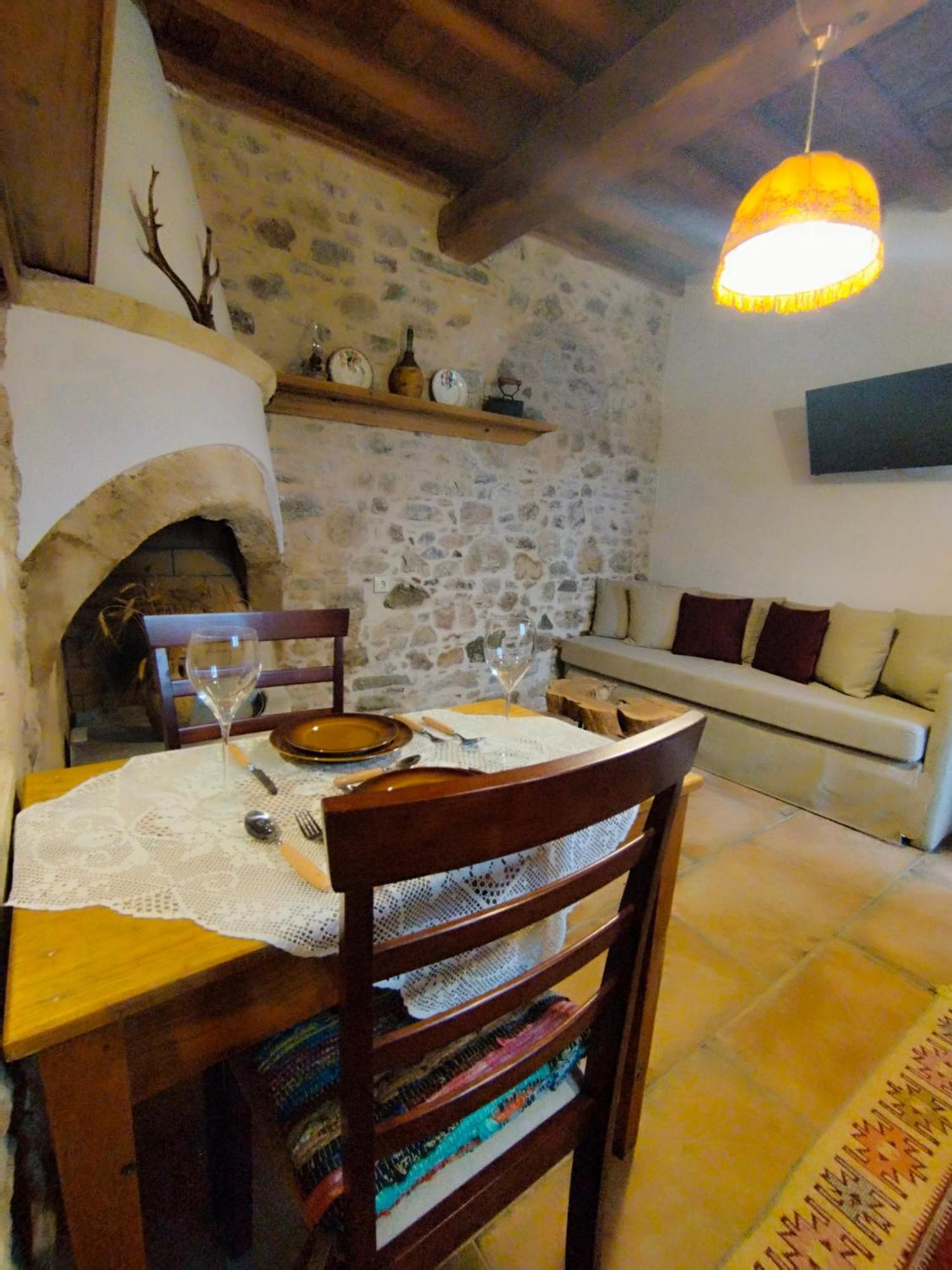 Thelya - Stone House Apollona